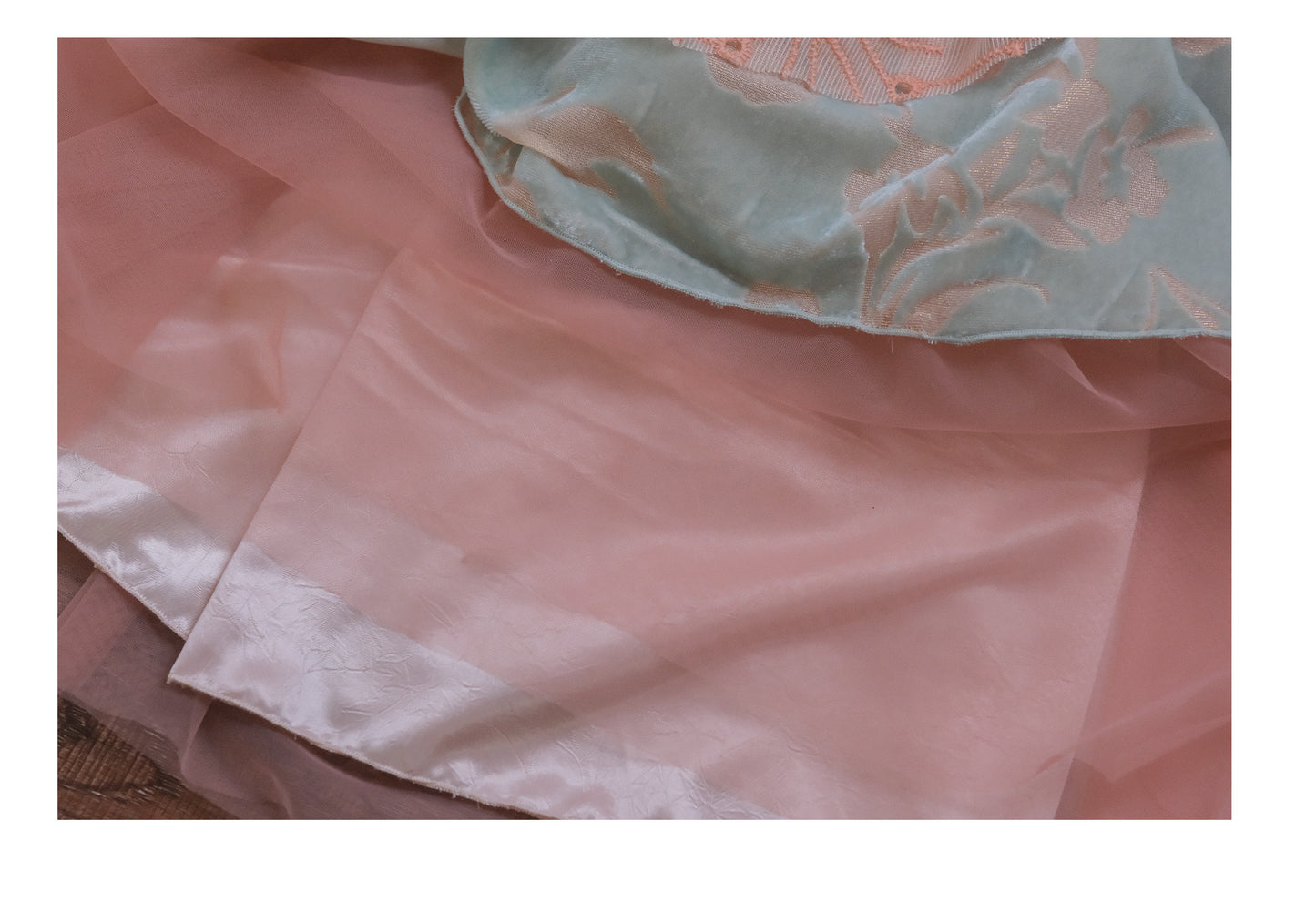 Rosé Isle Kingfisher Dream Color-Block Lace Silk Flocked Multi-Layer Irregular Cake Dress