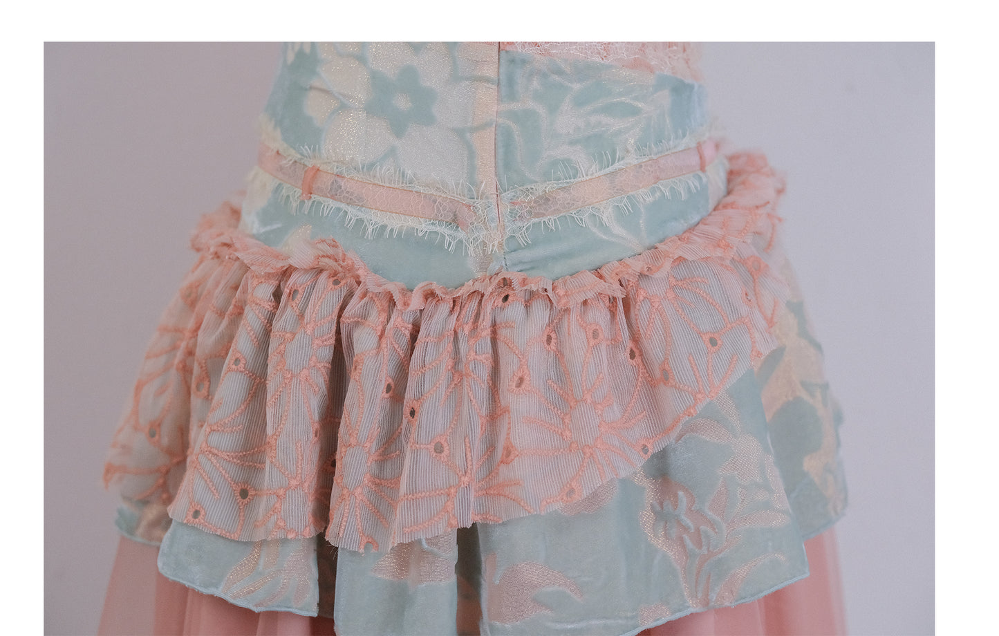 Rosé Isle Kingfisher Dream Color-Block Lace Silk Flocked Multi-Layer Irregular Cake Dress