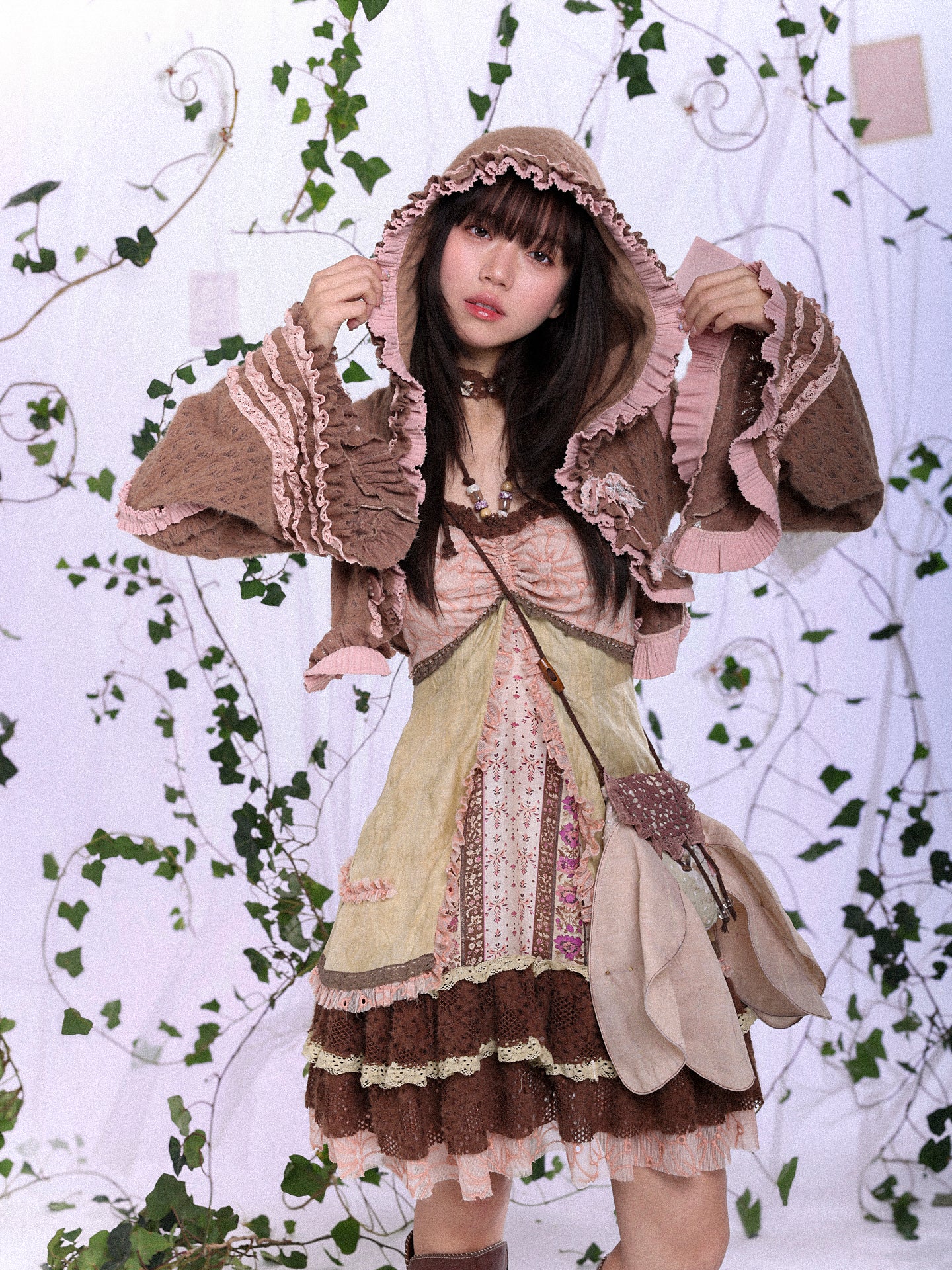 ROSE ISLAND The Witch of Naples, Flared Hat with Frilled Edges, Large Sleeve Cardigan, Plush Lace Coat