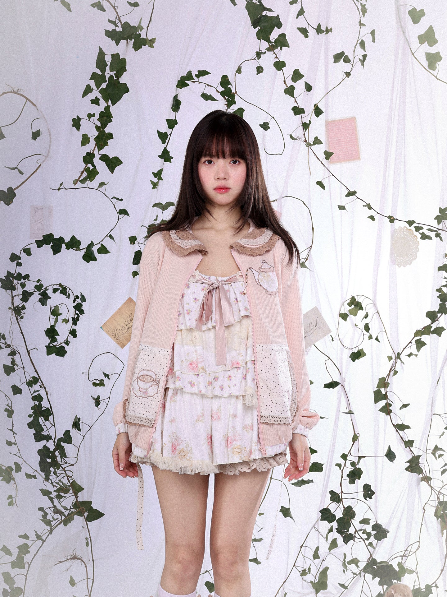 ROSE ISLAND Dried flower jar irregular patchwork layered girlish feeling floral flutter sleeve camisole Fairycore