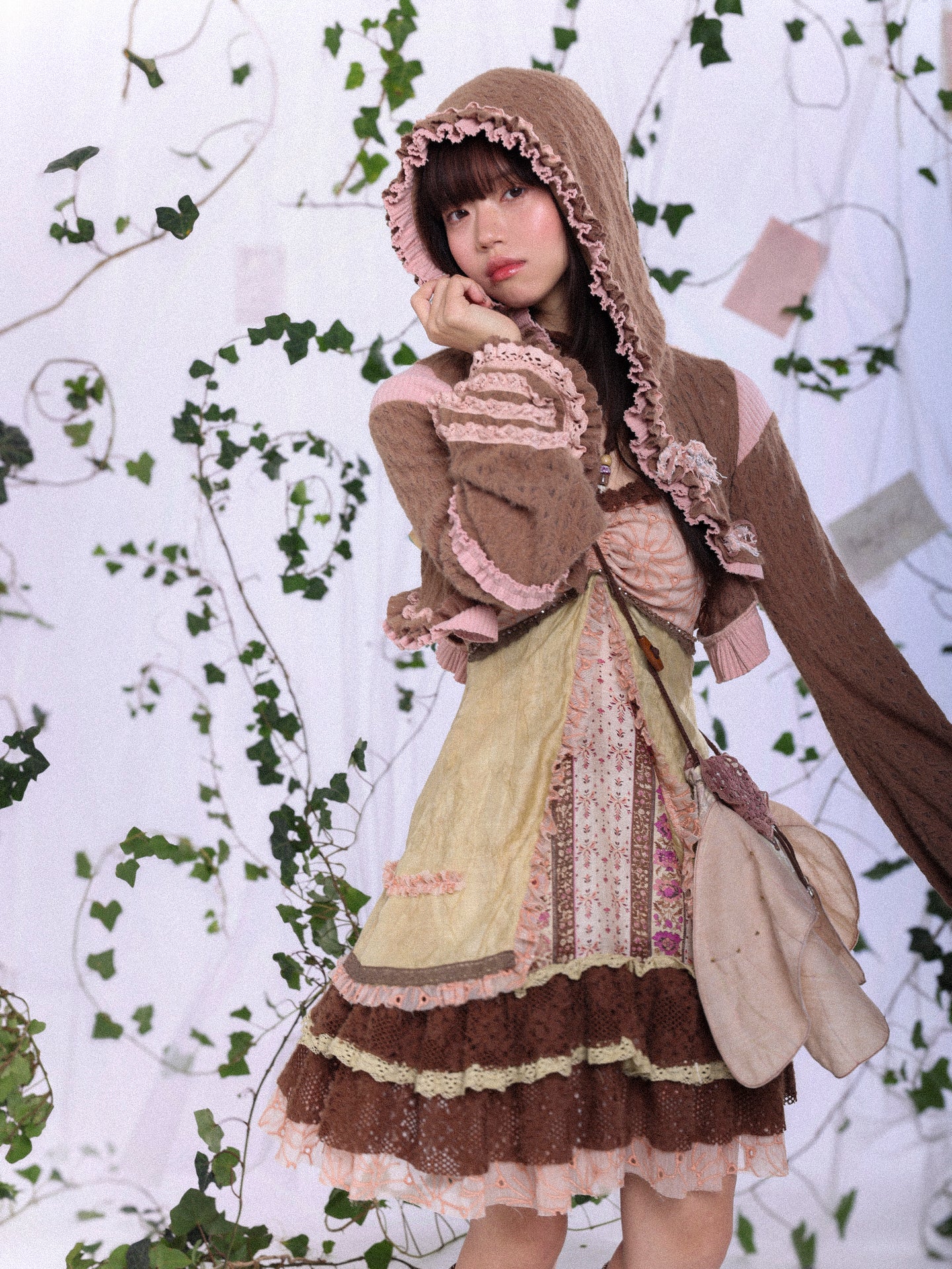 ROSE ISLAND The Witch of Naples, Flared Hat with Frilled Edges, Large Sleeve Cardigan, Plush Lace Coat