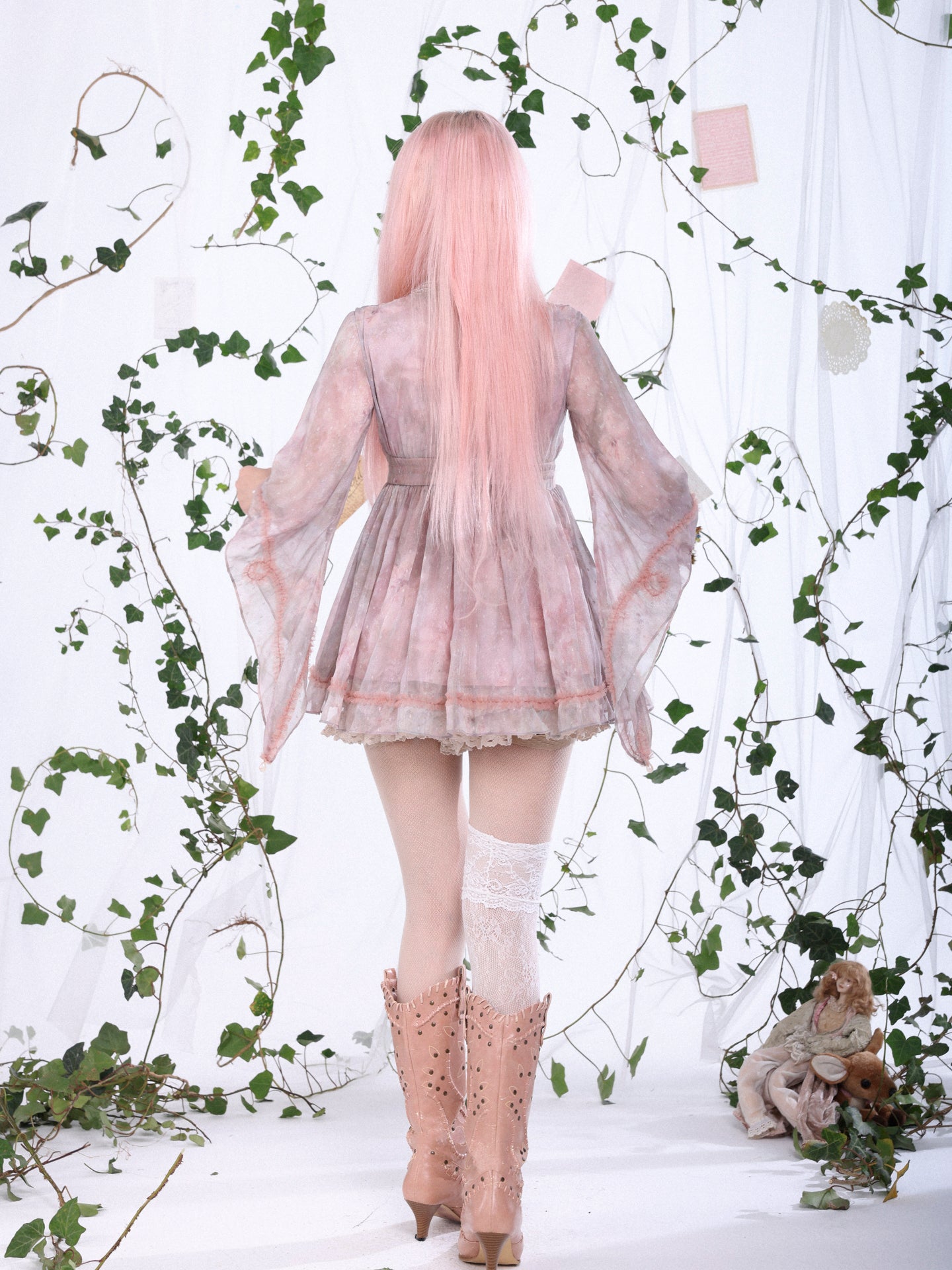 Rosé Isle Twinkling Light Hand-sewn Bead Placement Butterfly Sleeve Top with Short Skirt