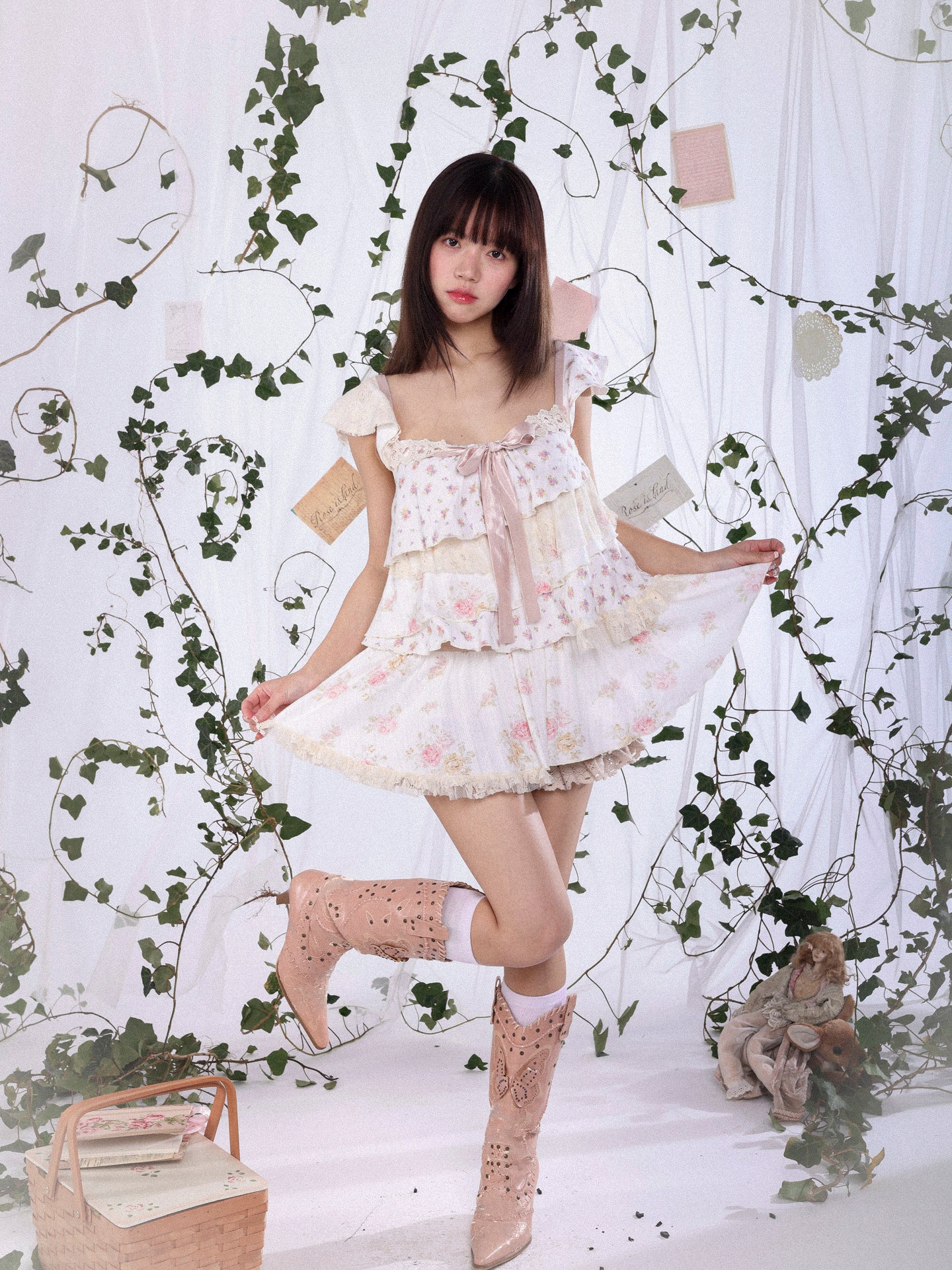 ROSE ISLAND Dried flower jar irregular patchwork layered girlish feeling floral flutter sleeve camisole Fairycore