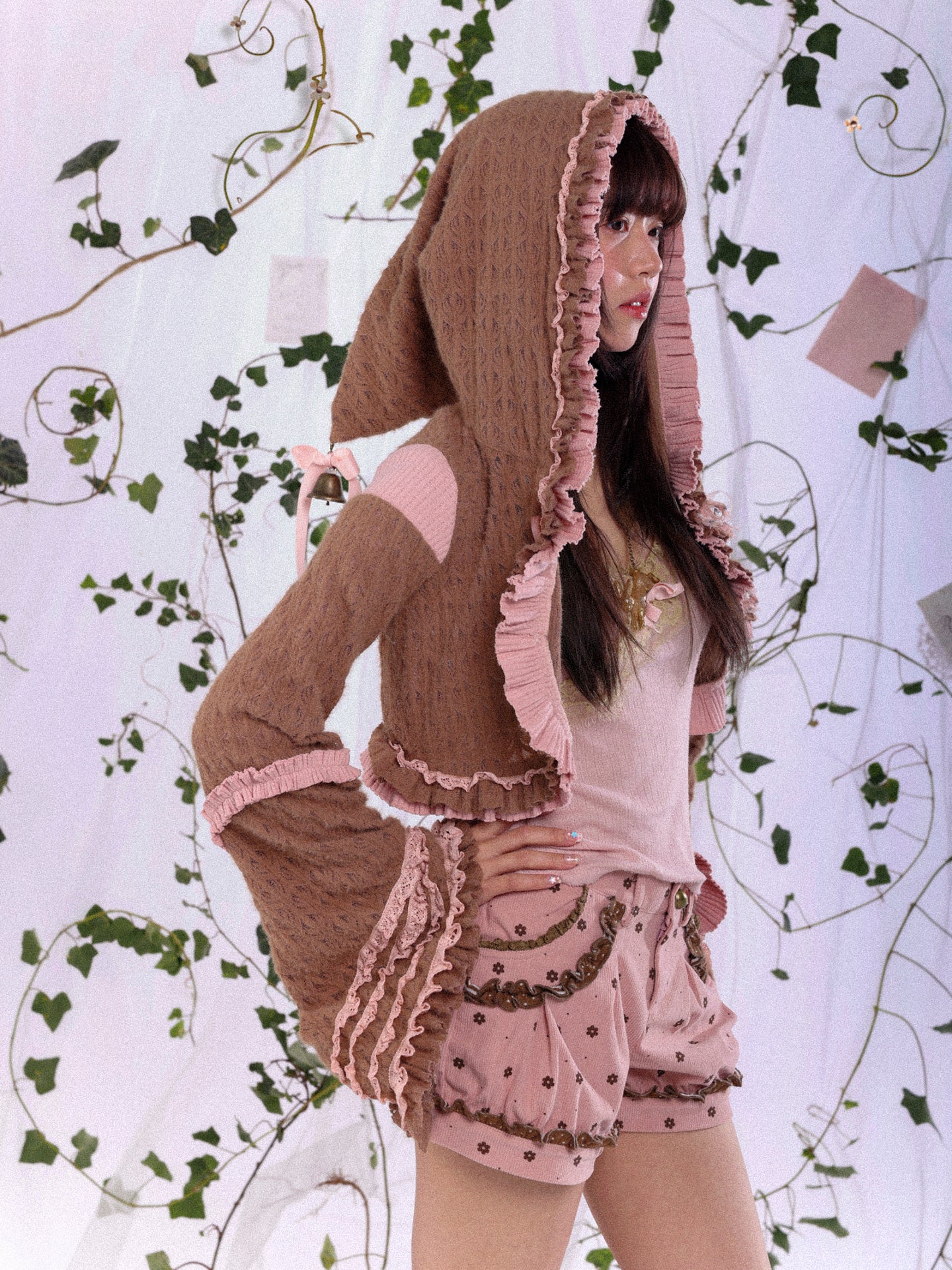 ROSE ISLAND The Witch of Naples, Flared Hat with Frilled Edges, Large Sleeve Cardigan, Plush Lace Coat