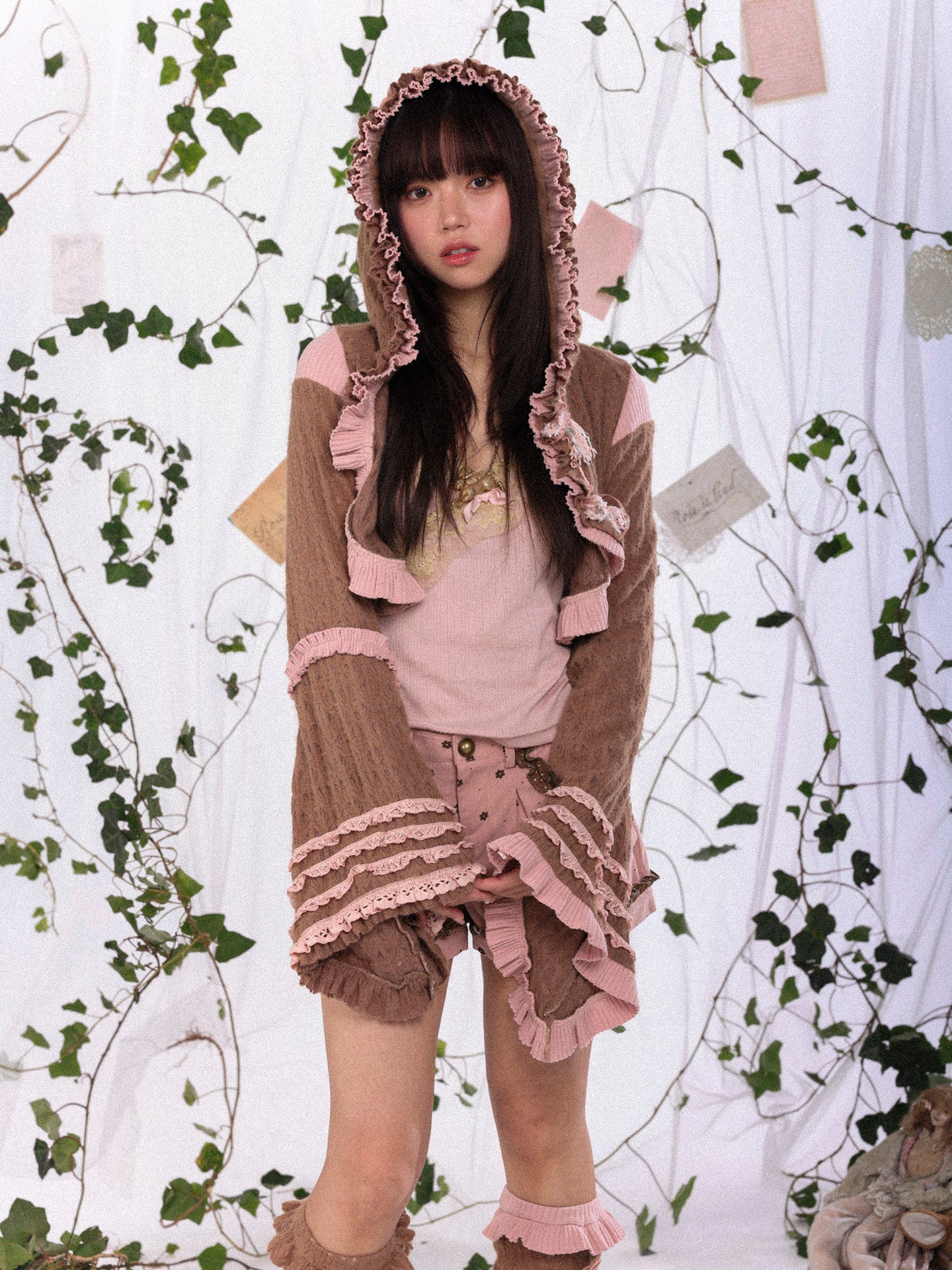 ROSE ISLAND The Witch of Naples, Flared Hat with Frilled Edges, Large Sleeve Cardigan, Plush Lace Coat