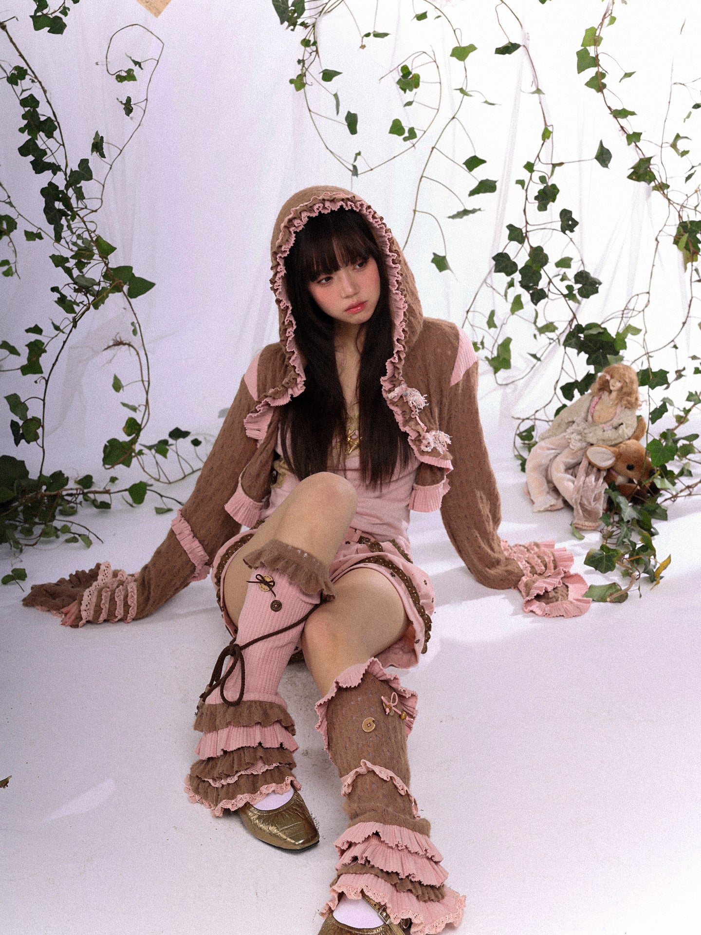 ROSE ISLAND The Witch of Naples, Flared Hat with Frilled Edges, Large Sleeve Cardigan, Plush Lace Coat