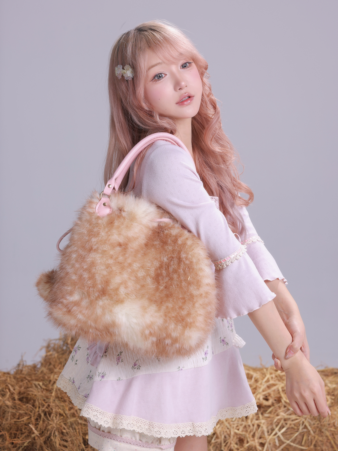 Rose Island is close to Xiaolu. Toca premium eco-friendly fur tote bag with drawstring, adjustable for a winter vibe.