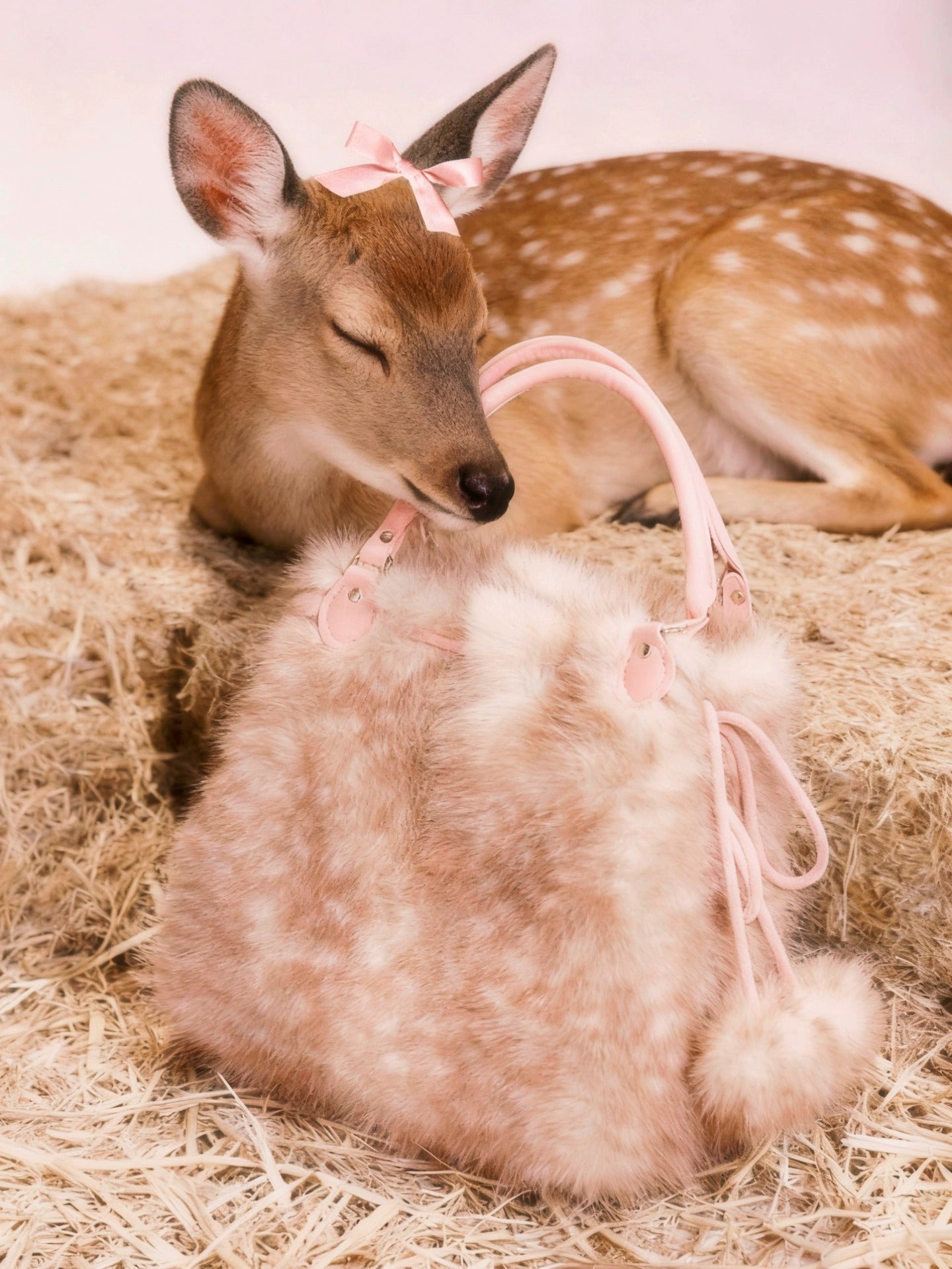 Rose Island is close to Xiaolu. Toca premium eco-friendly fur tote bag with drawstring, adjustable for a winter vibe.