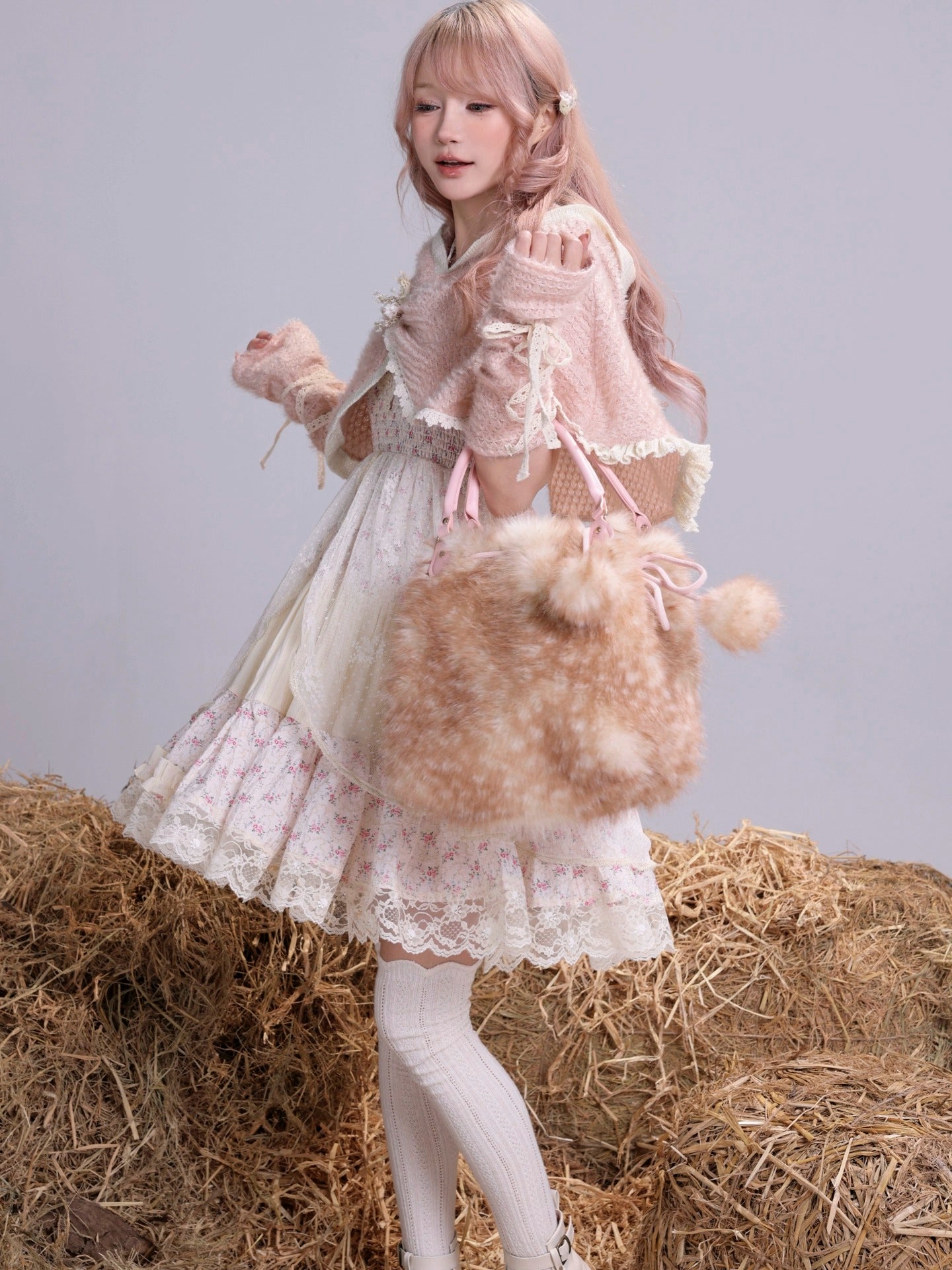 Rose Island is close to Xiaolu. Toca premium eco-friendly fur tote bag with drawstring, adjustable for a winter vibe.