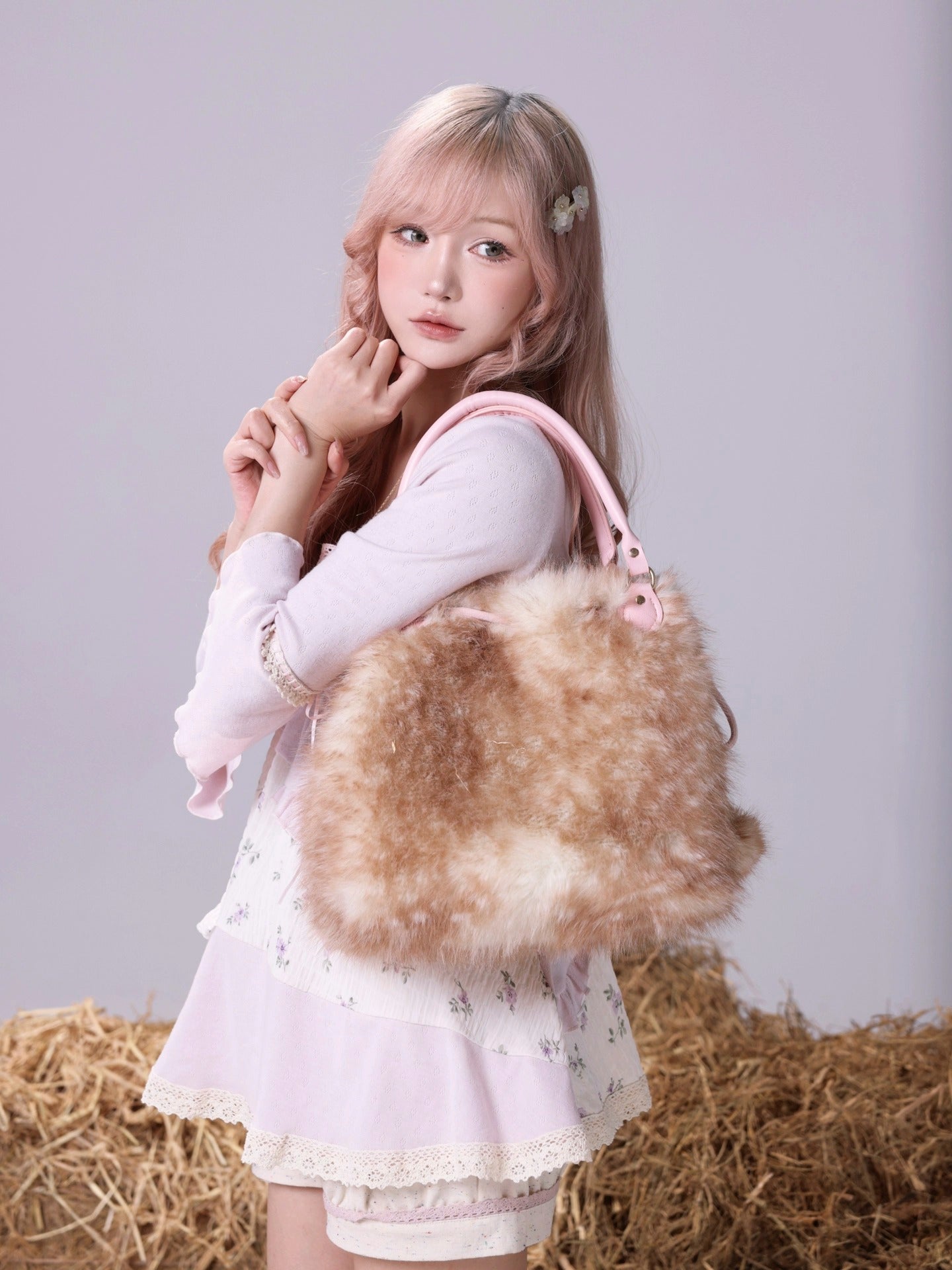 Rose Island is close to Xiaolu. Toca premium eco-friendly fur tote bag with drawstring, adjustable for a winter vibe.